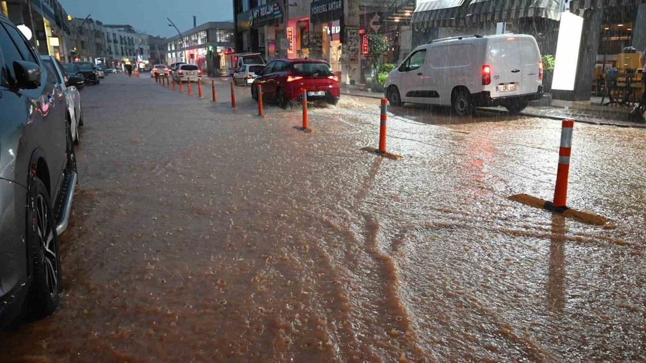 Kemer'deki sağanakta 300'e yakın mesken etkilendi