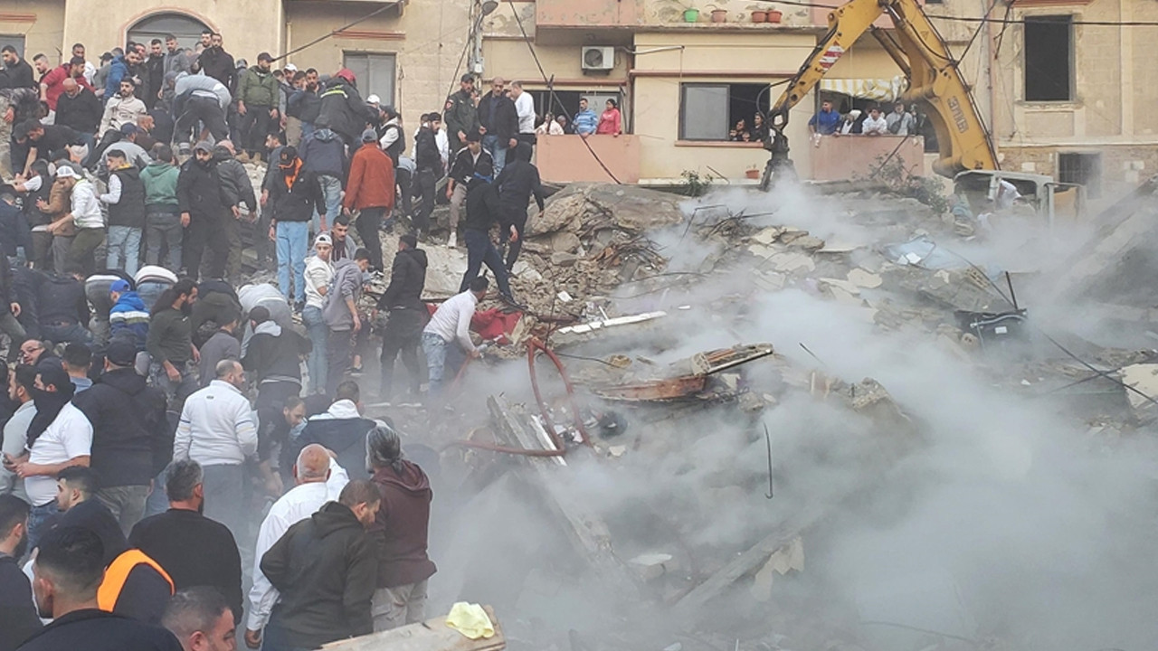 Lübnan'da bina çöktü: 9 kişi hayatını kaybetti