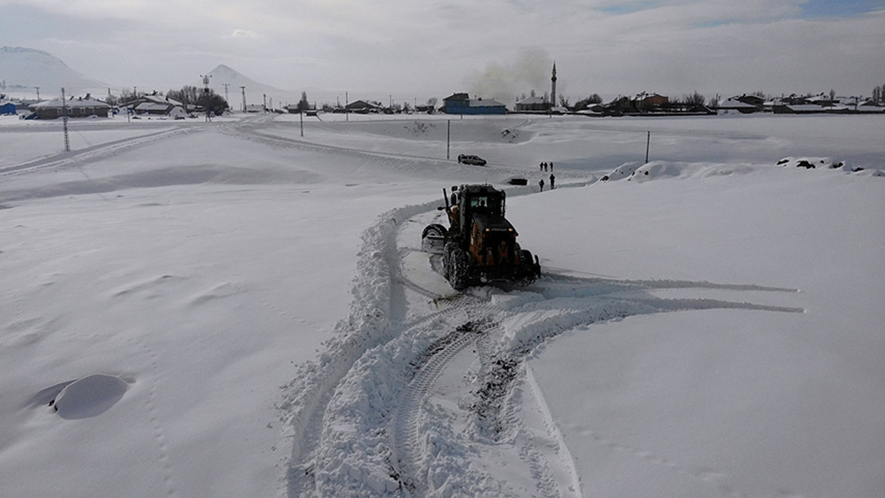 Yoğun kar felaketi: Erzurum’da 775 yerleşim yolu kapandı