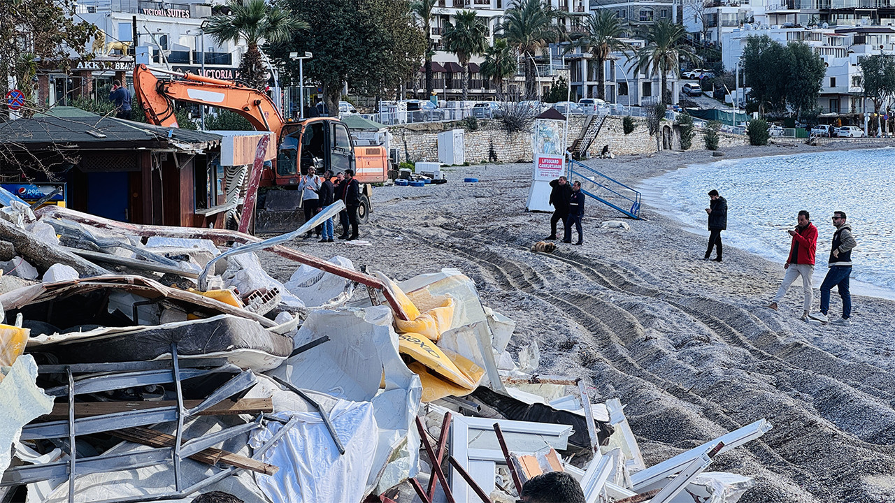 Bodrum sahillerinde büyük yıkım başladı