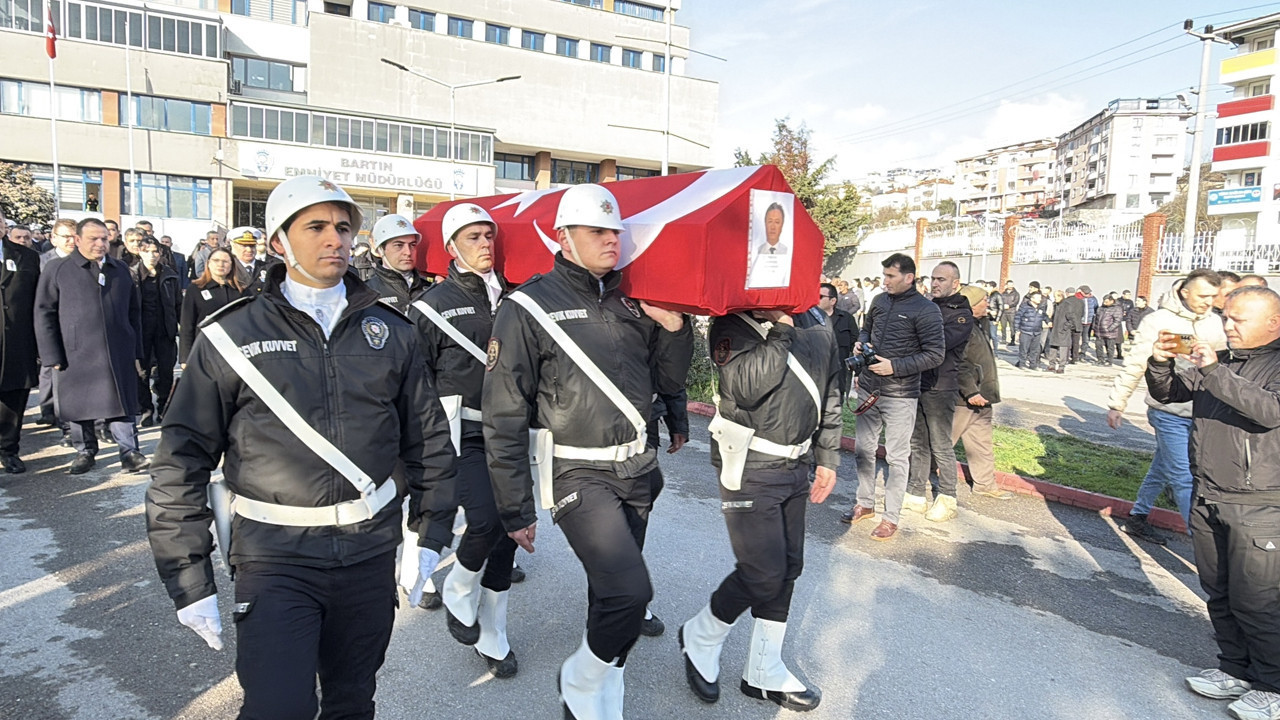 Emekliliğine 4 gün kalmıştı: Sirenler eşliğinde son yolculuğuna uğurlandı