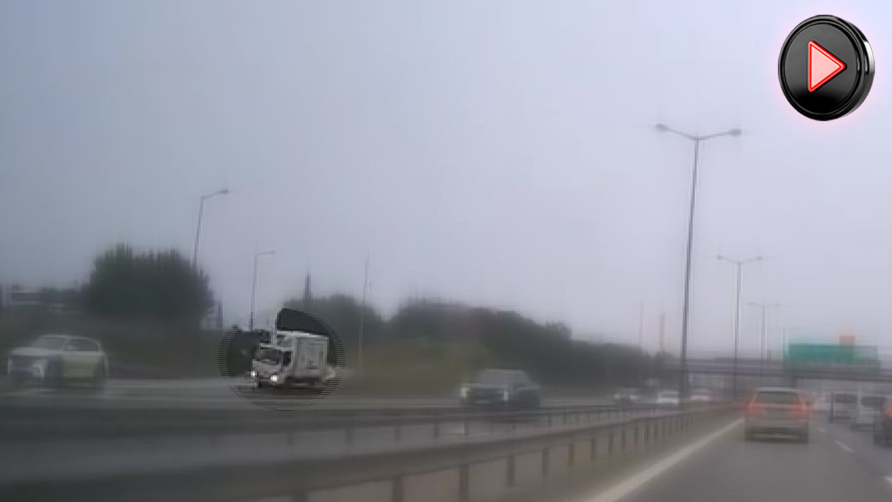 İstanbul TEM'de feci kaza: Kamyonet trafik ekiplerine çarptı: Kameraya böyle yansıdı