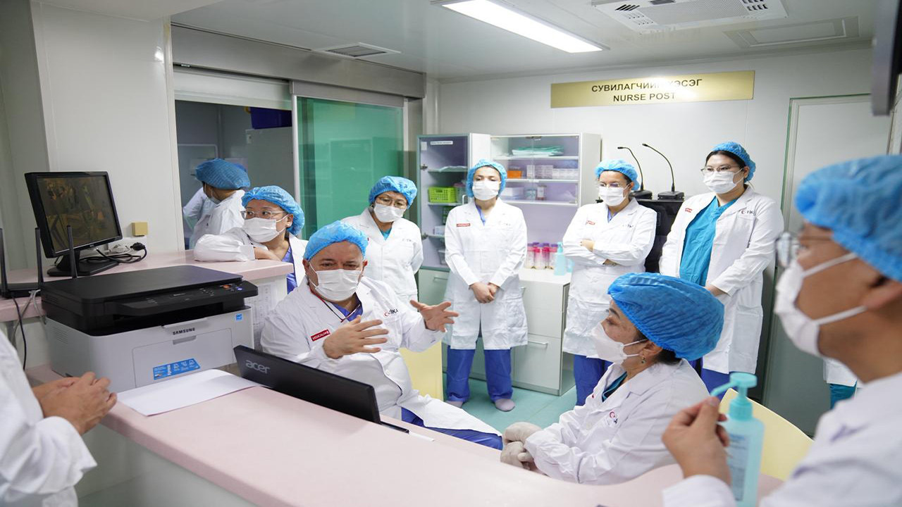 Moğolistan'da tarihi ilk: Çocuk kemik iliği nakli Türk hekimlerle başarıldı