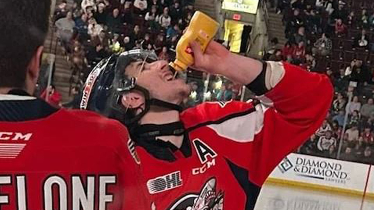 Sporcular maç ortasında neden turşu suyuna sarılıyor?