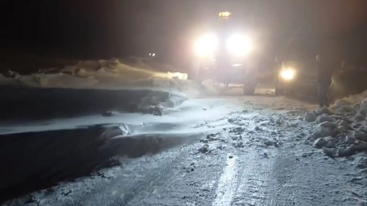 Tipide can pazarı: 9 araç mahsur kaldı: Ekipler harekete geçti