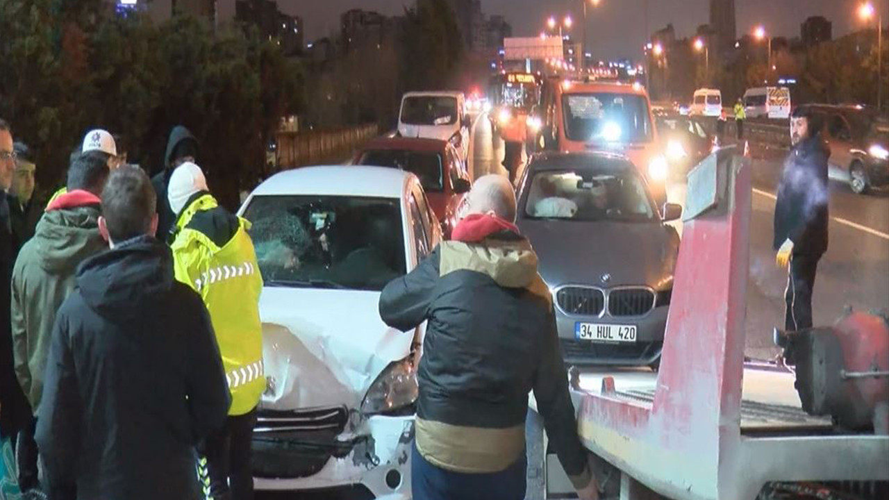 Ümraniye'de zincirleme kaza: 8 araç çarpıştı