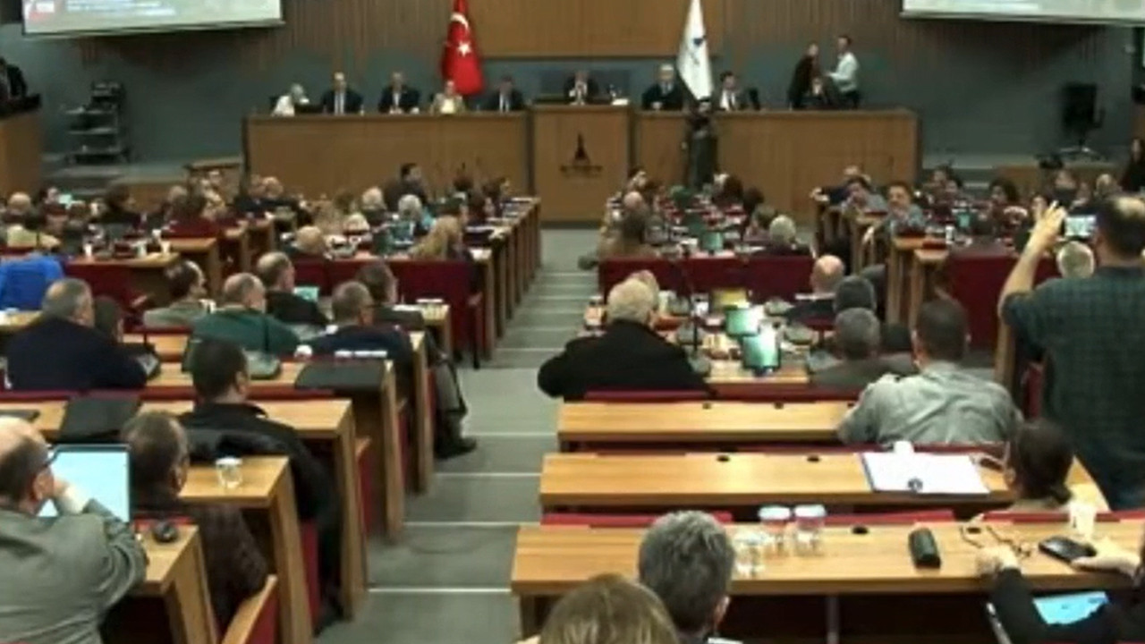 'Akın Gürlek' İzmir Büyükşehir Meclisi’ni karıştırdı... Tebrik mesajı gerilimi tırmandırdı