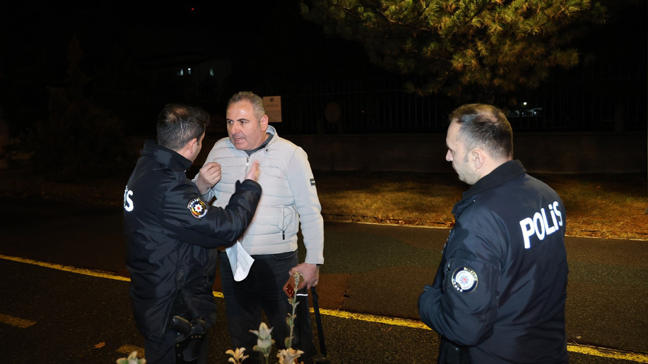 Alkollü sürücü yolda uyuya kaldı, uyanınca polisleri adeta canından bezdirdi