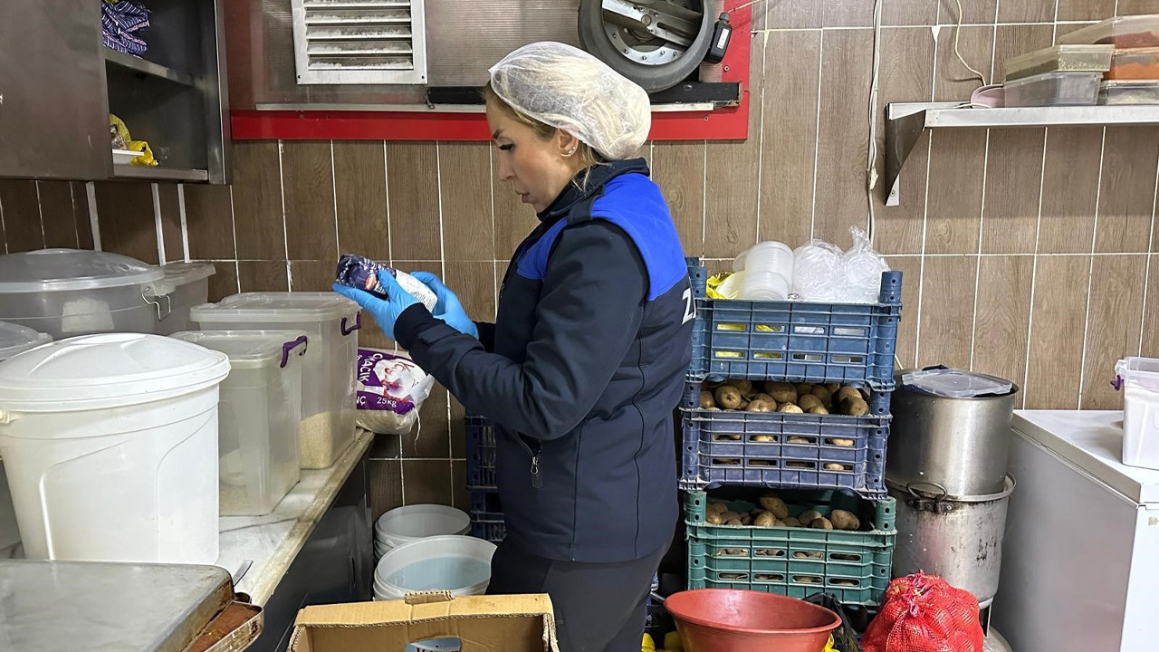 Bilecik’te Zabıta son kullanma tarihi geçmiş ürünlere el koydu