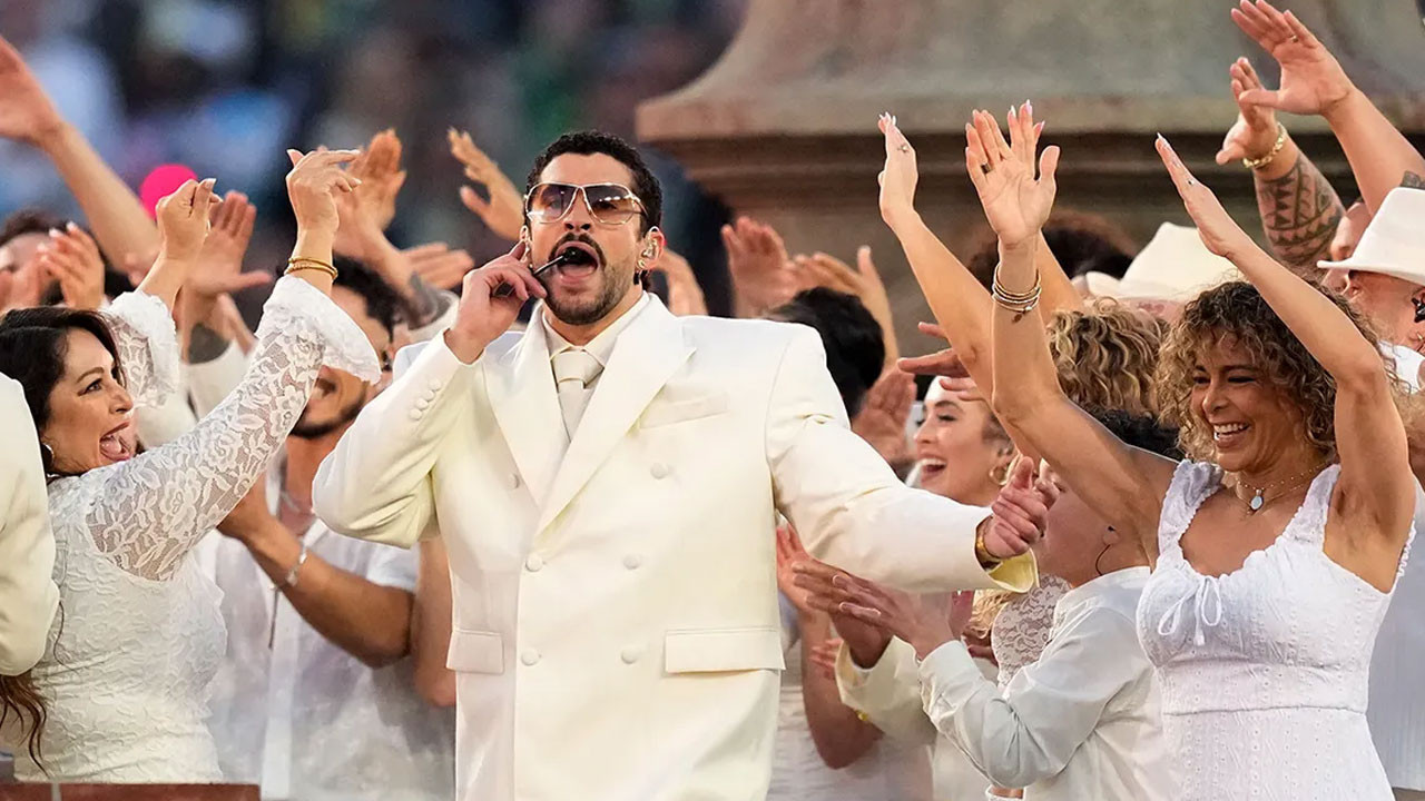 Markette kasiyerdi, Super Bowl’da yıldız oldu: Bad Bunny’nin inanılmaz yükselişi