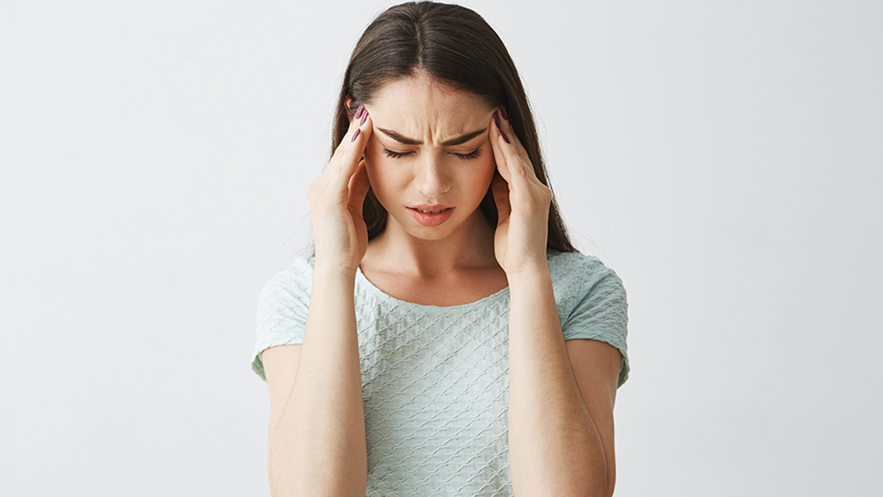 Migren kadınları neden daha çok vuruyor? Uzmanlar anlattı