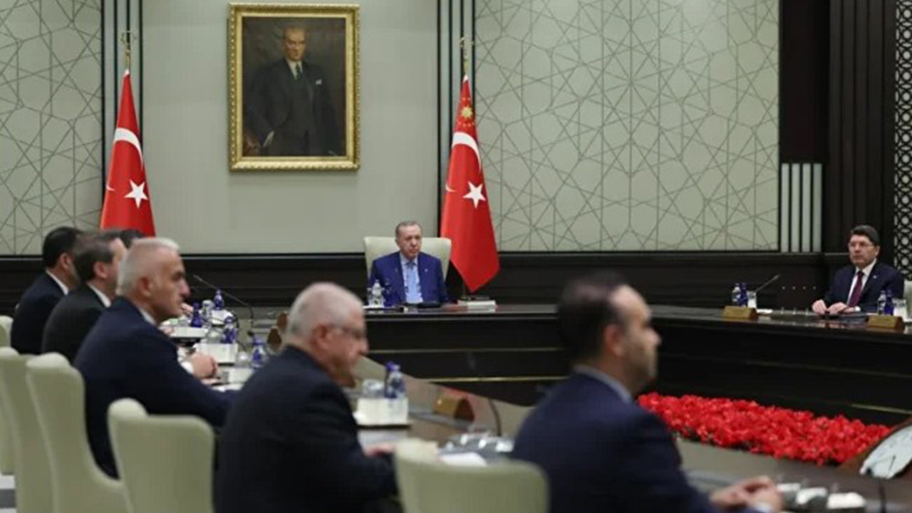 Nuray Babacan AKP'lilerin neden tedirgin olduğunu yazdı: 'Tehlikeli bir durum'