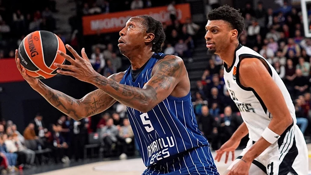 Anadolu Efes EuroLeague'de yükselişte: Virtus Bologna'ya fark...