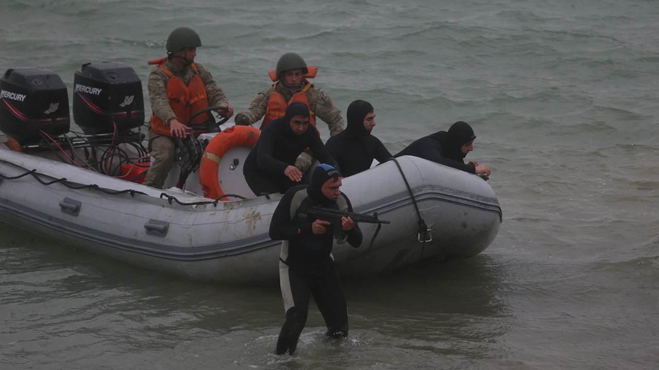 Çanakkale’de nefes kesen askeri tatbikat