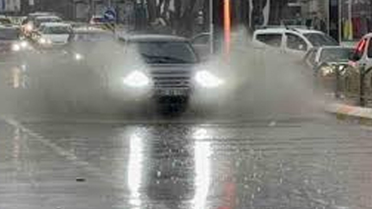 Edirne’de cadde ve sokaklar göle döndü