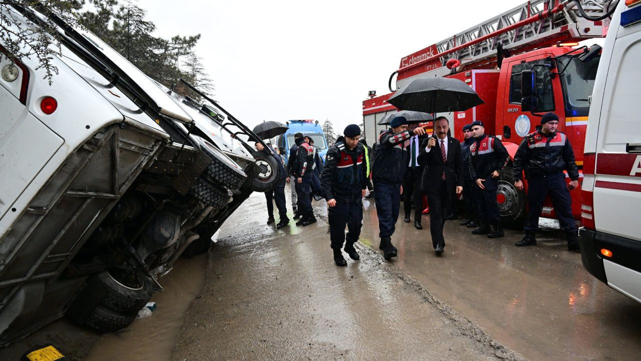 Isparta'da cezaevi ring aracı kaza yaptı: 3 yaralı