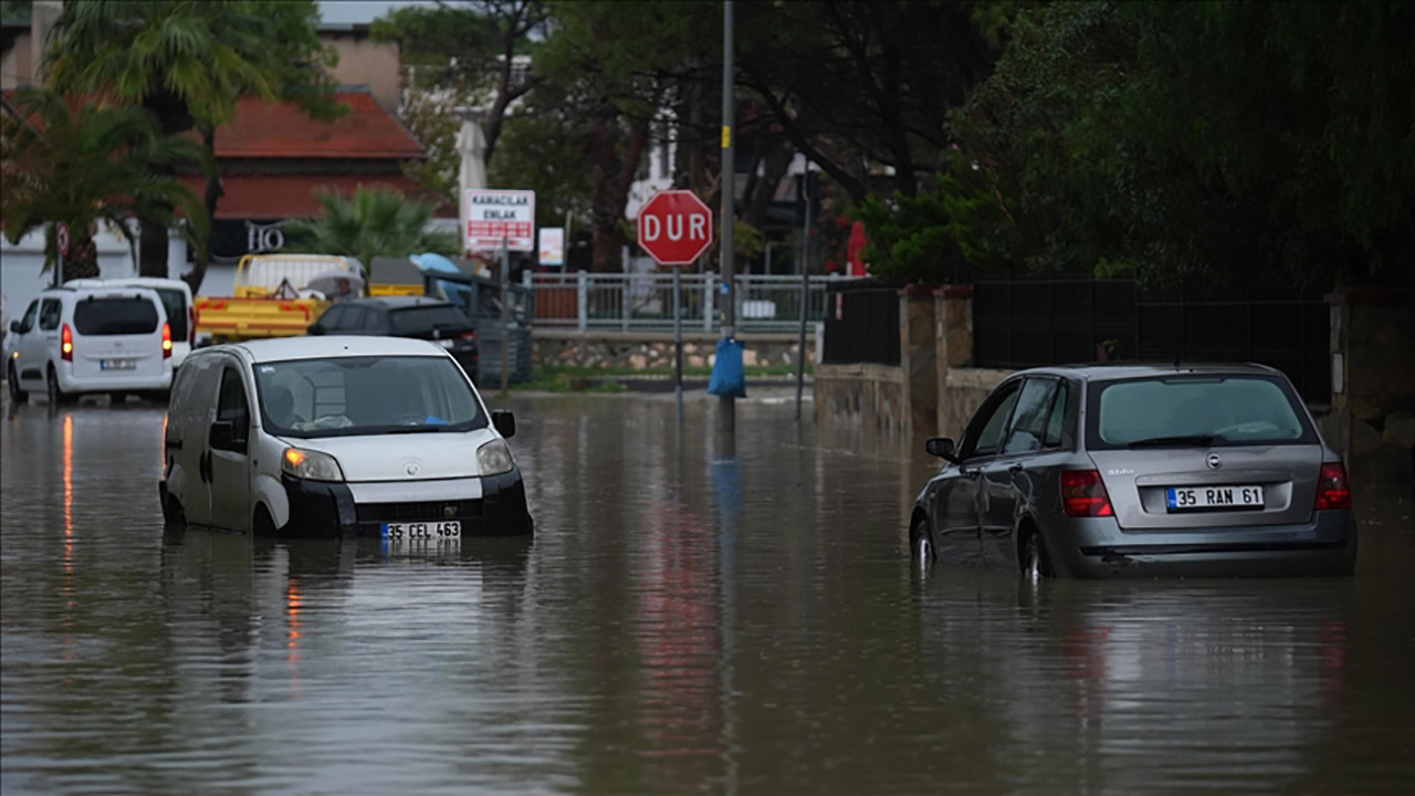 İzmir Valiliği acil uyardı: Şiddetli yağış ve lodos gece başlıyor