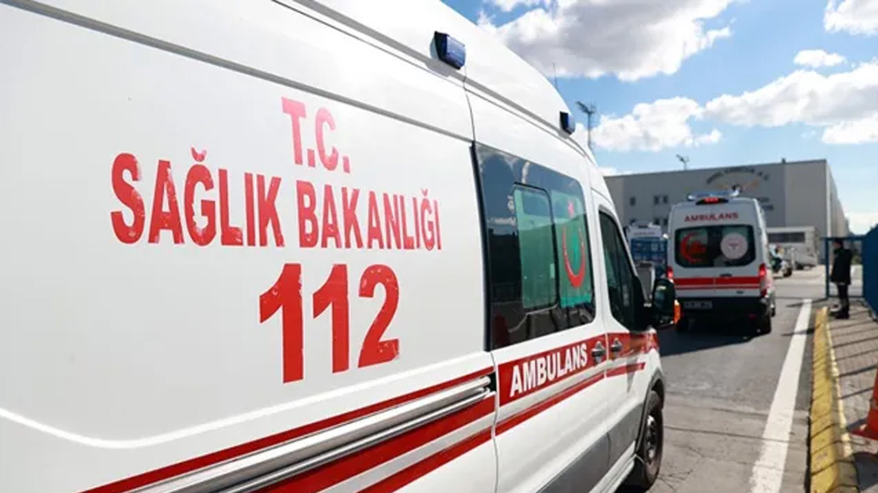 Kars’ta feci kaza: Otomobil tırla çarpıştı 6 yaralı
