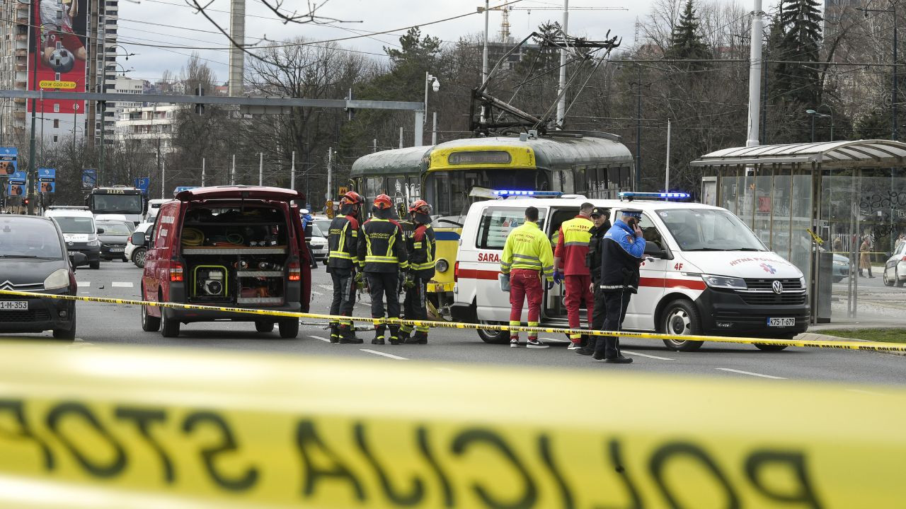 Saraybosna'da raydan çıkan tramvay yayalara çarptı: 1 ölü