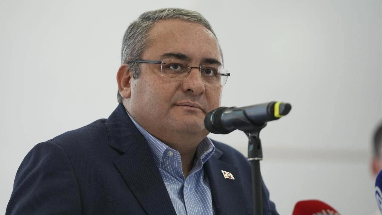 CHP’den ayrıldı, tesislerde ilk değişiklik geldi: Yavaş’ın posteri indirildi