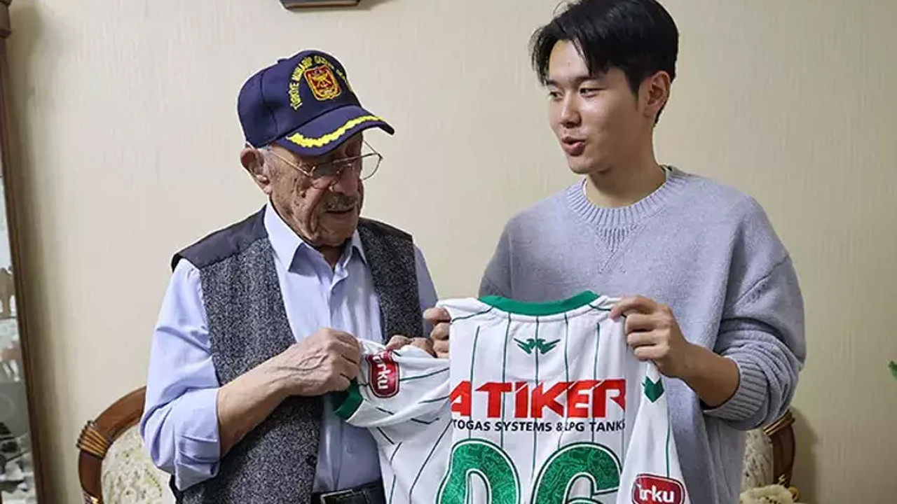 Konyasporlu Jinho Jo, Kore gazisi İhsan Damdam'ı ziyaret etti