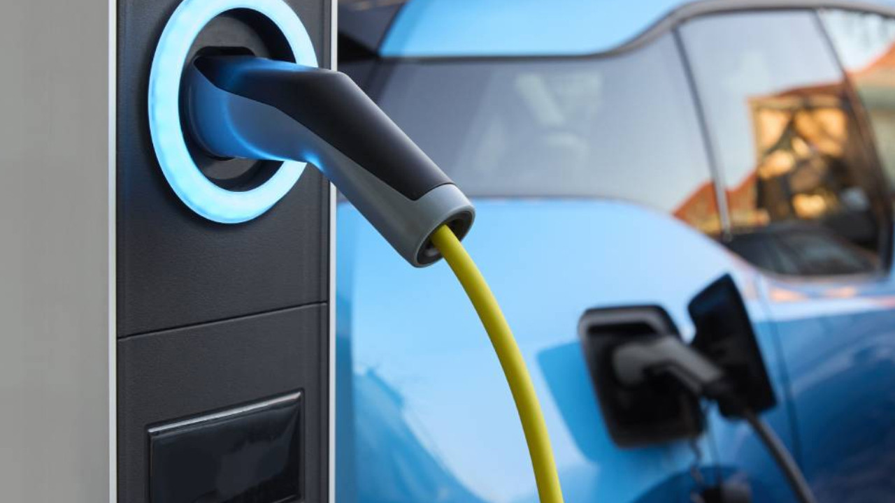 Küresel elektrikli araç pazarında soğuk ocak: Yıllık yüzde 3 aylık yüzde 44 düşüş