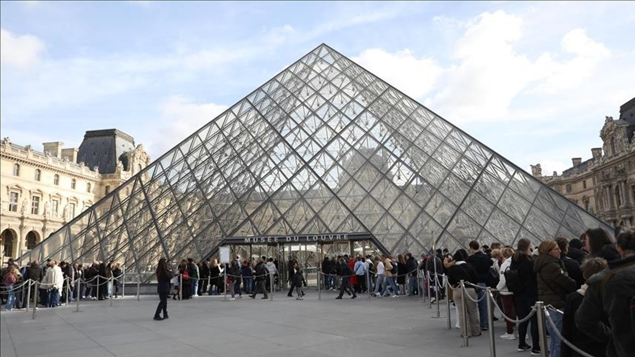 Louvre Müzesi'nde bilet dolandırıcılığı çökertildi: 9 şüpheli gözaltına alındı