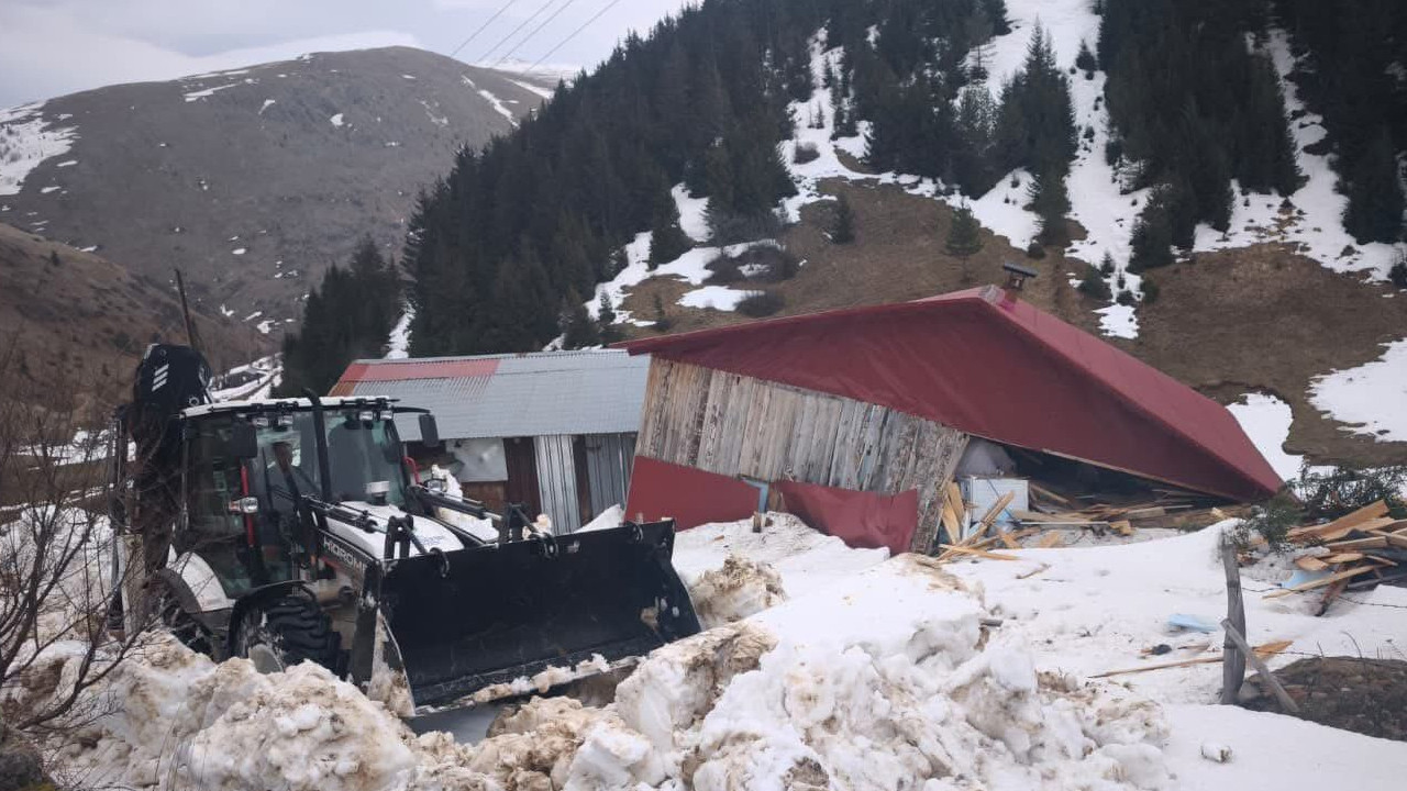 Ordu’da Obaya çığ düştü: Kar kütlesi evi kağıt gibi ezdi