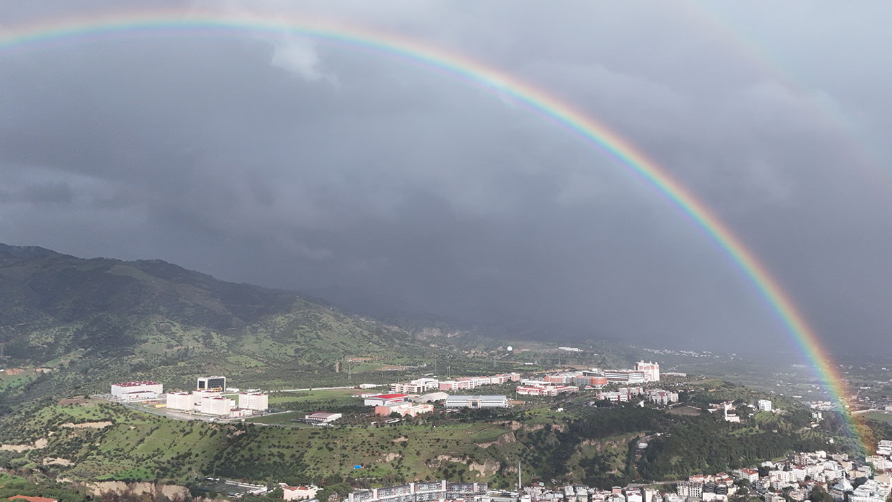 Sağanak sonrası gökkuşağı ortaya çıktı: O anlar drone ile görüntülendi