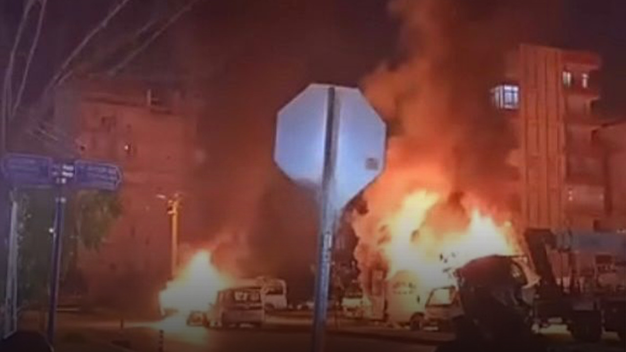 Sevgili tartışması yangınla bitti: Kız arkadaşının ve annesinin aracını kundakladı