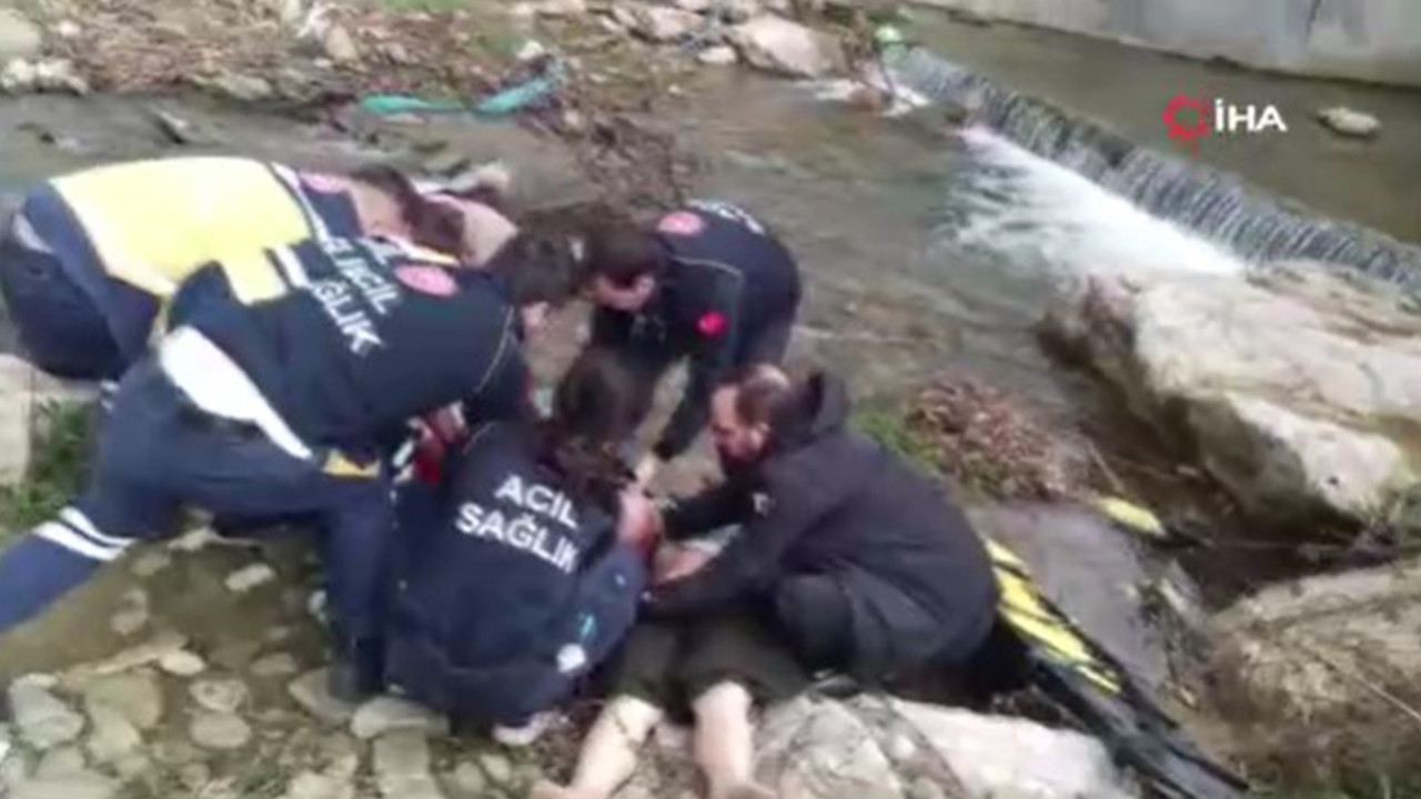 Sinop'ta fırtına asma köprüyü devirdi: 2 yaralı