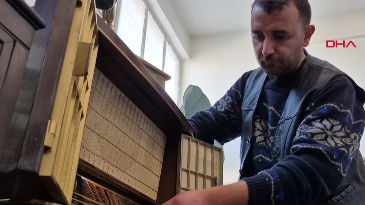 Bir hediye radyo aldı, 10 yıllık mesleğini bırakıp antikacı oldu