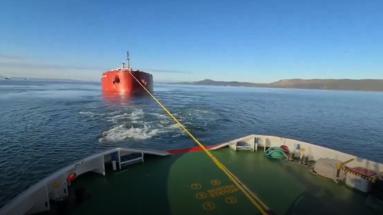 Boğazda panik anları: Malta Bayraklı gemi arızalandı, Römorkörler seferber oldu