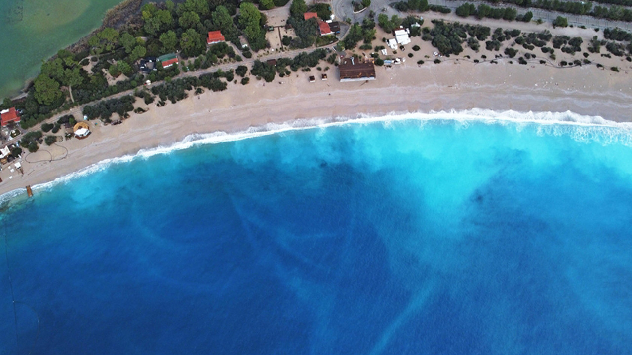 Fethiye'de Ölüdeniz'in rengi turkuaza döndü
