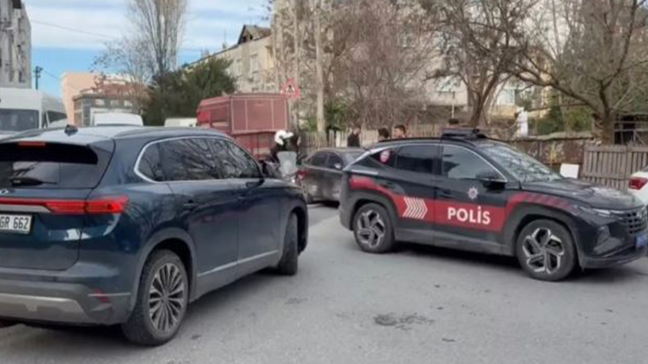 İstanbul'da devriye atan polislere bıçaklı saldırı: Yaralılar var