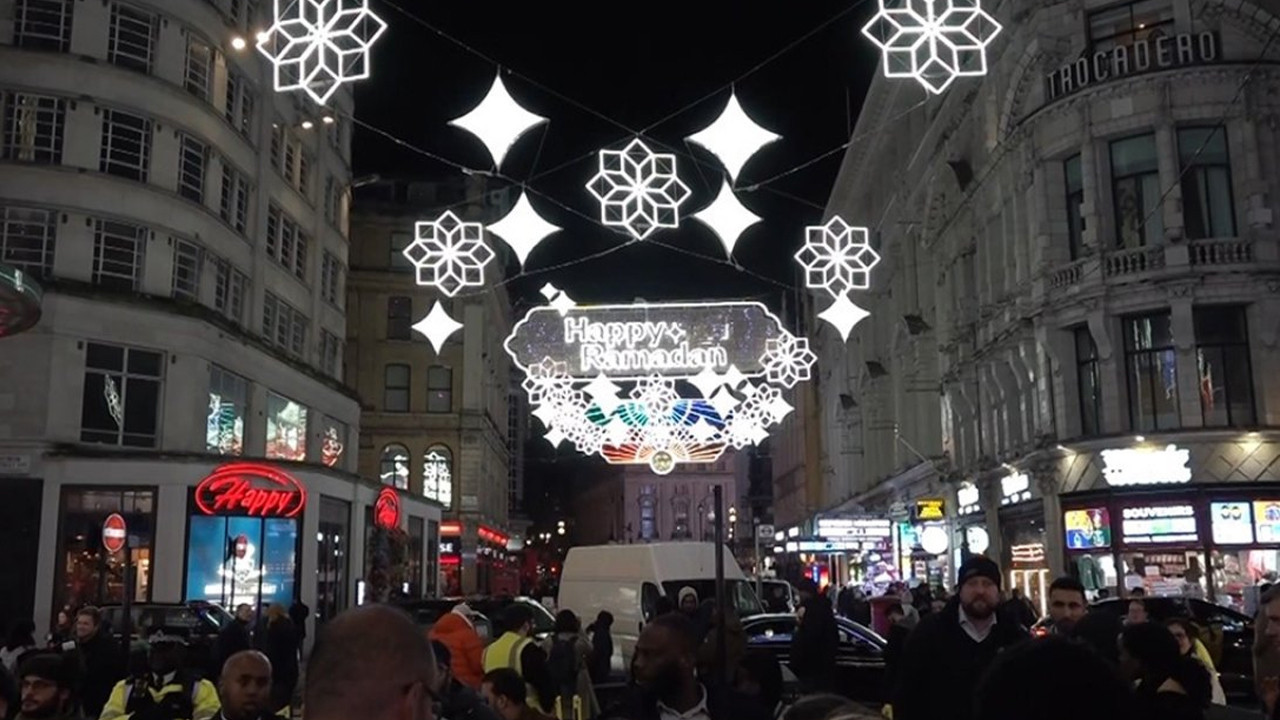Londra'nın ünlü Coventry Caddesi, 4'üncü kez ramazan için süslendi