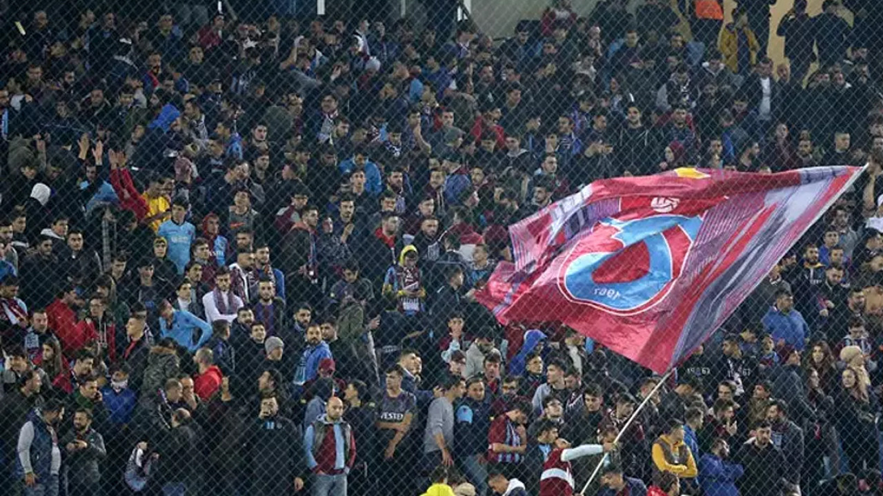 Trabzonspor taraftarından yönetime istifa çağrısı, futbolculara destek