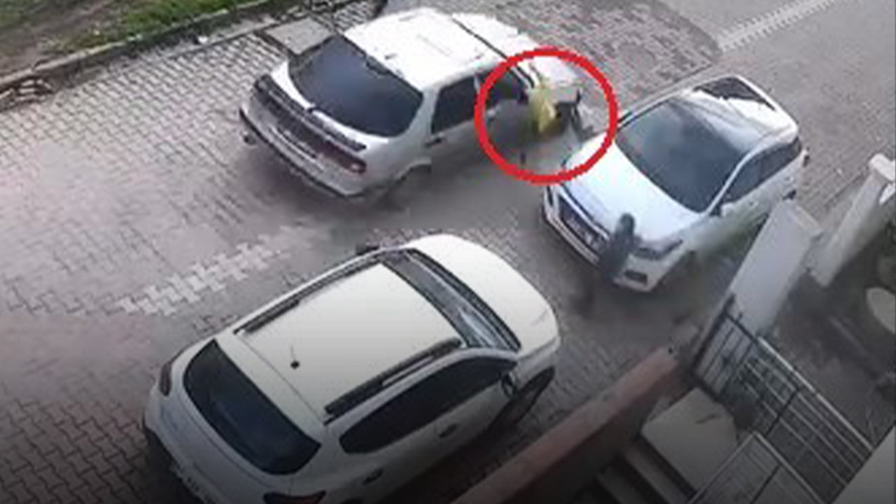 Down sendromlu çocuğa otomobil çarptı: Kaza anı kaydedildi