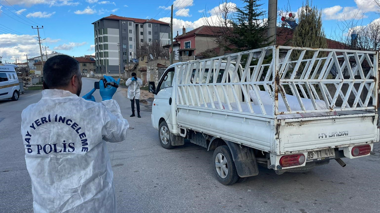 Park halindeki araçta bulundu, hastanede yaşamını yitirdi