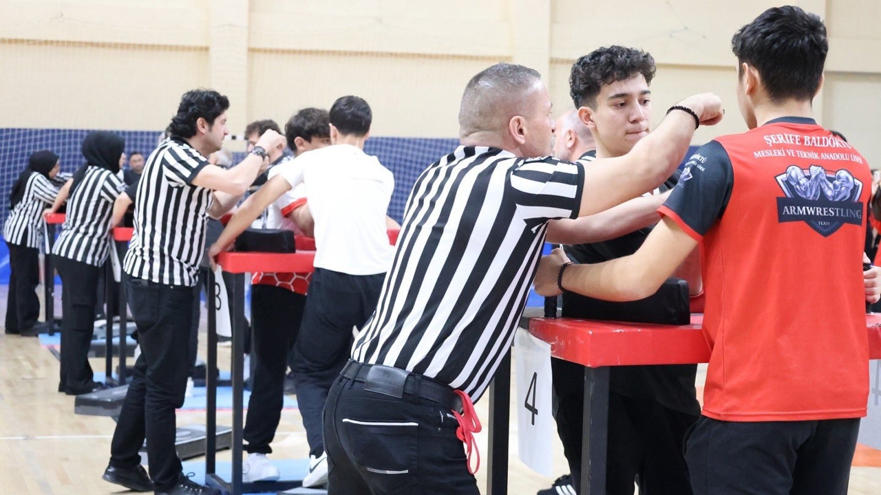 Bilek Güreşi Gençler B Grup Müsabakaları tamamlandı