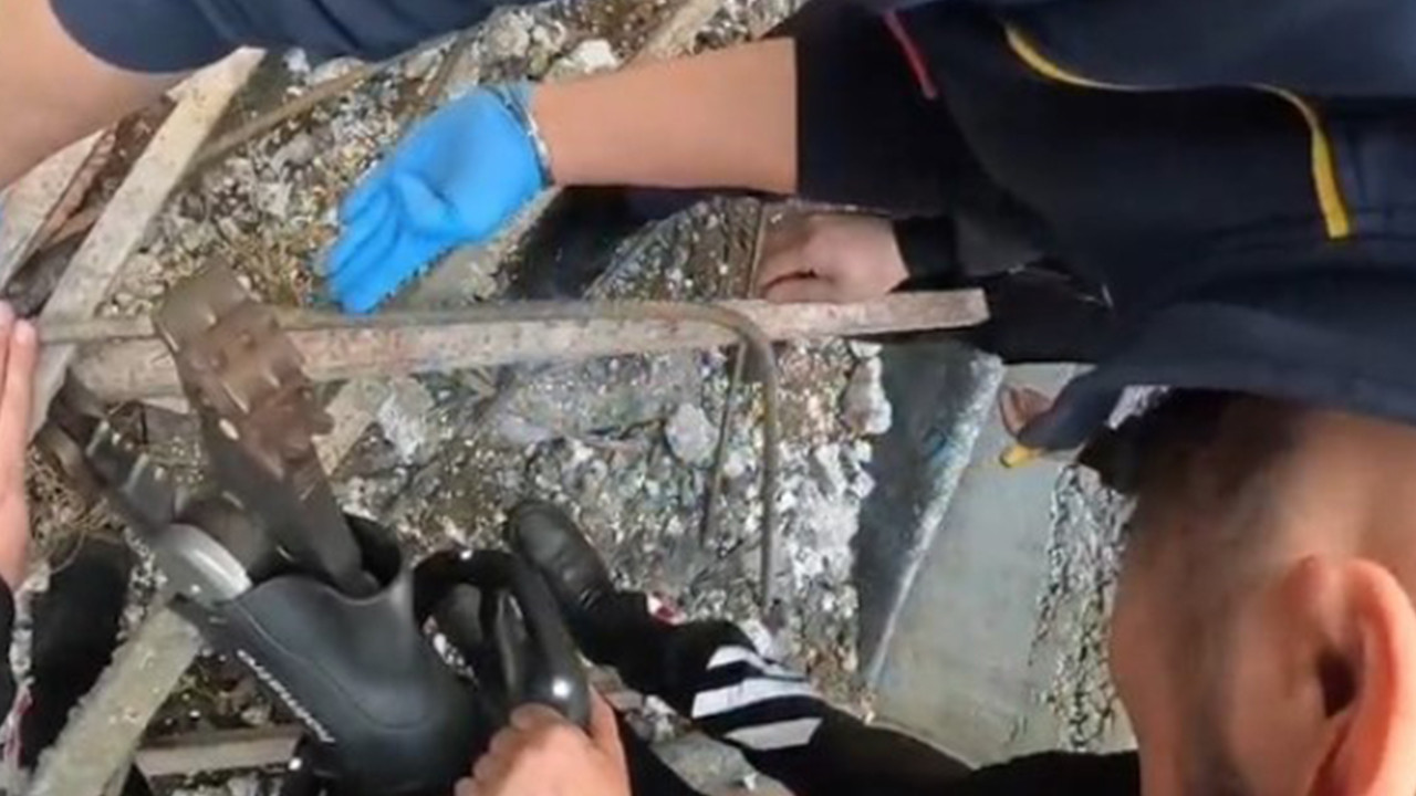 İnşaatın 1’inci katından düşüp başına demir saplanan işçi öldü