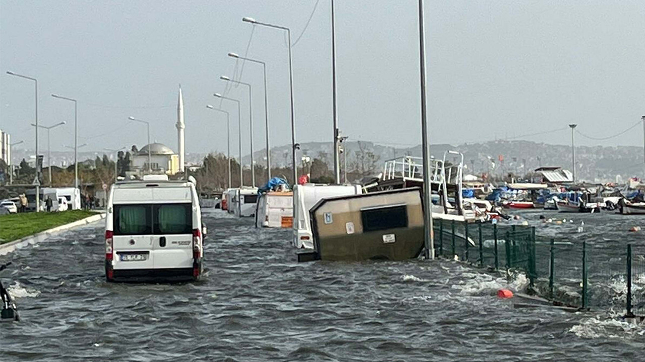 İzmir’de böylesi 50 yılda bir görüldü: Uzman isim saat vererek uyardı