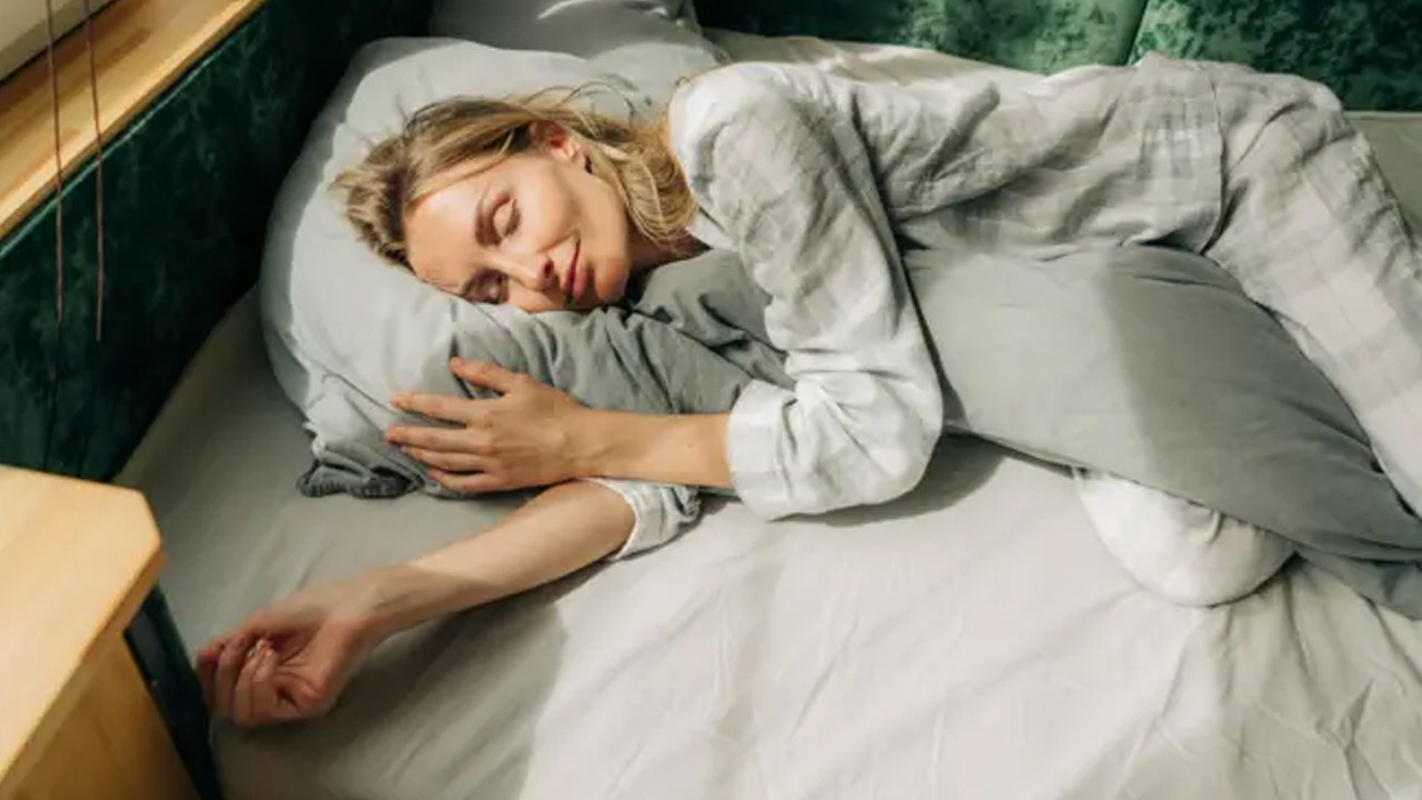 Uykuda savrulan kolların ve atılan tekmelerin tehlikeli nedeni