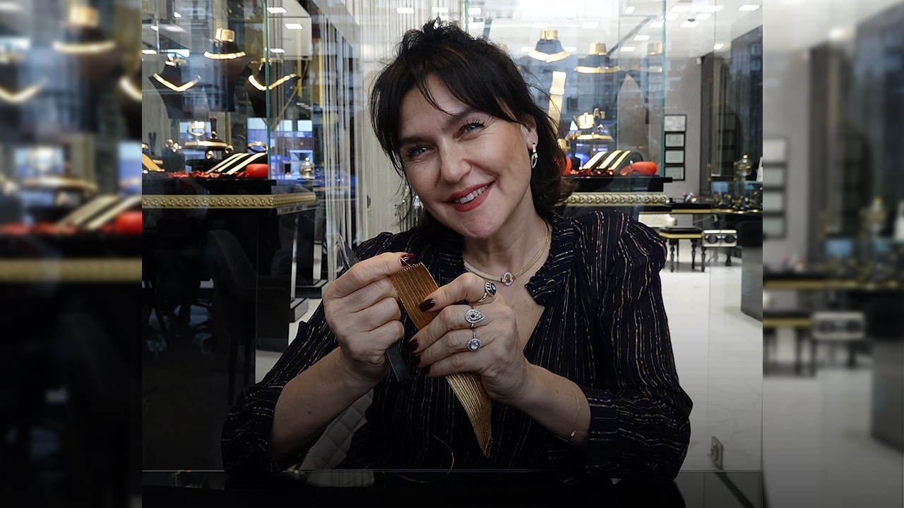 Şevval Sam kadınlarla birlikte Trabzon hasırı işledi