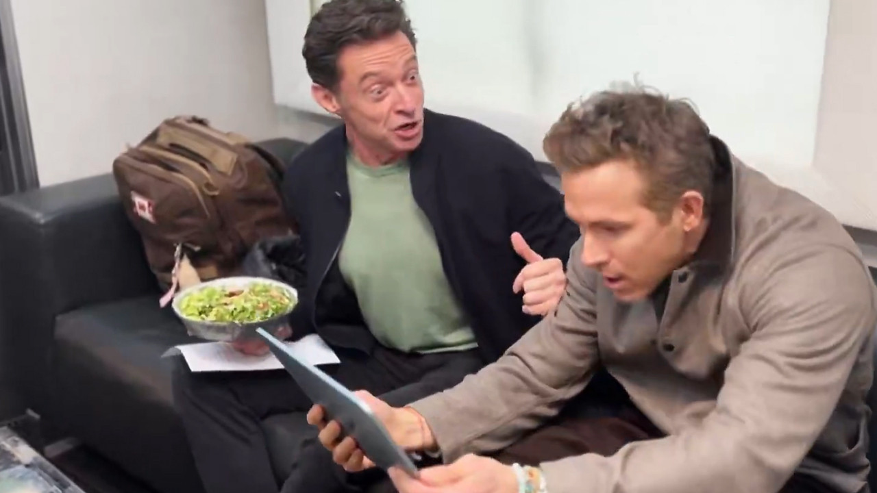 Wrexham-Chelsea eşleşmesi Ryan Reynolds ile Hugh Jackman'ı heyecanlandırdı