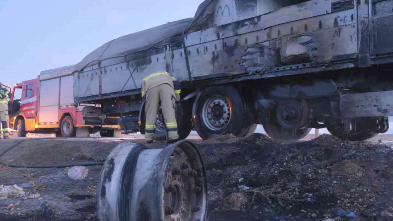 Dorsede çıkan yangın tırı sarmadan söndürüldü