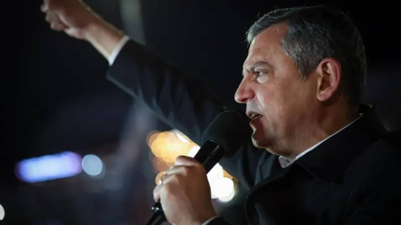 Özgür Özel Ataşehir'den Erdoğan'a seslendi: 'O köprüleri sana sattırmayacağım'