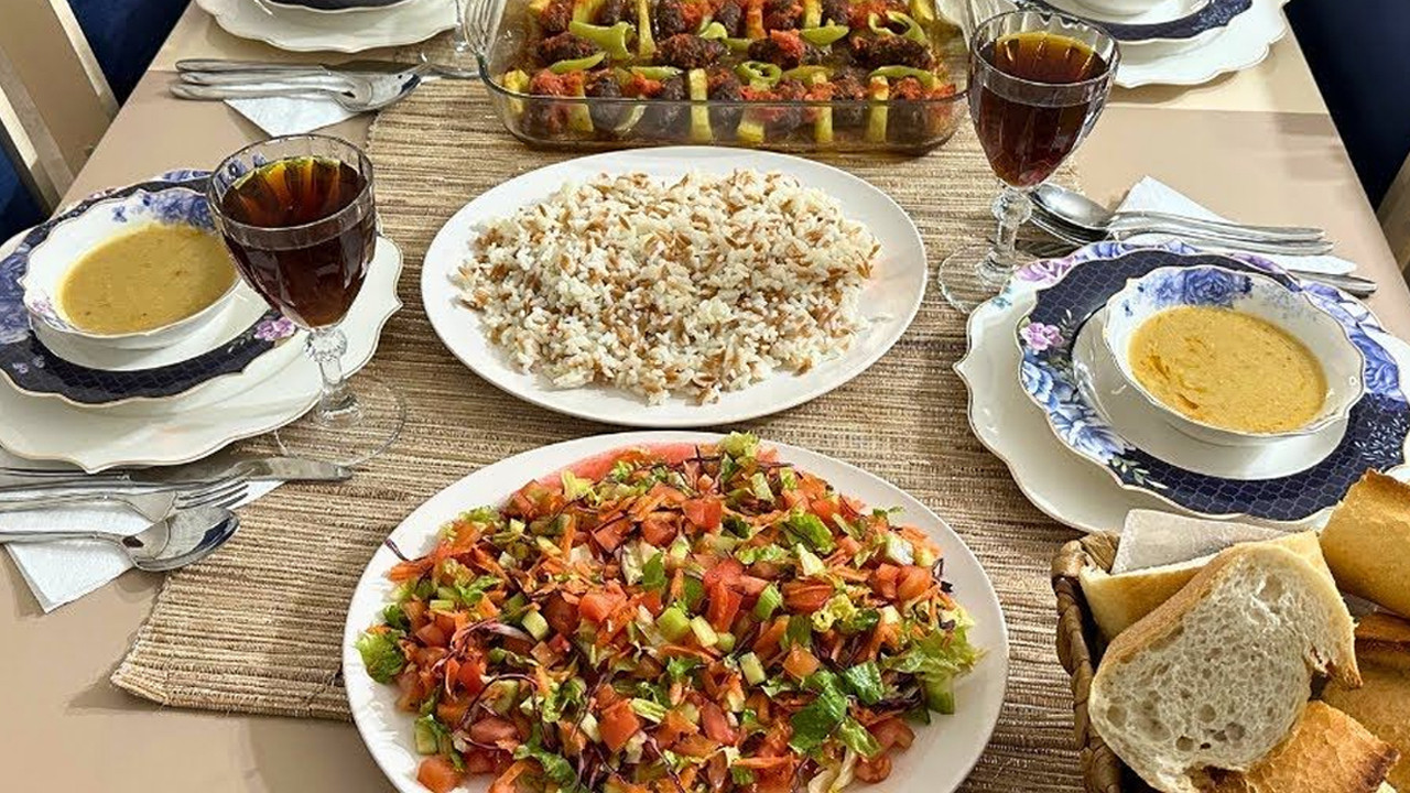 Yapay zeka açıkladı: 4 kişilik ailenin ekonomik iftar menüsü