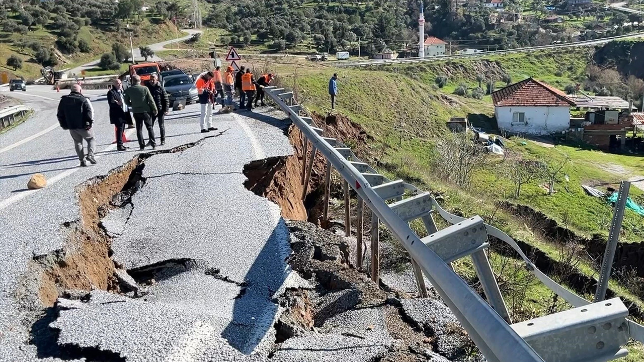Aydın’da yağmur sonrası yol çöktü