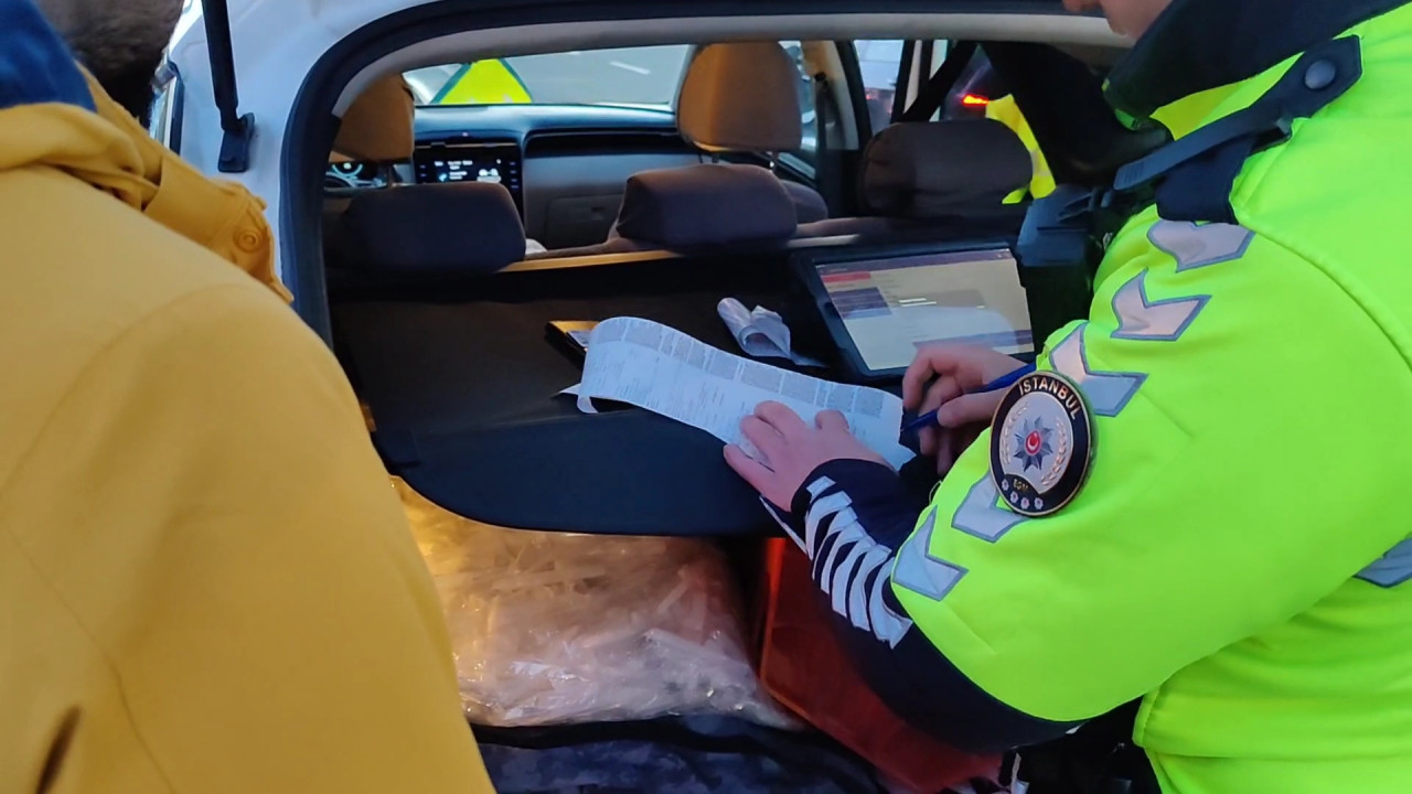 Zeytinburnu'nda 'dronlu' denetim: 37 sürücüye ceza